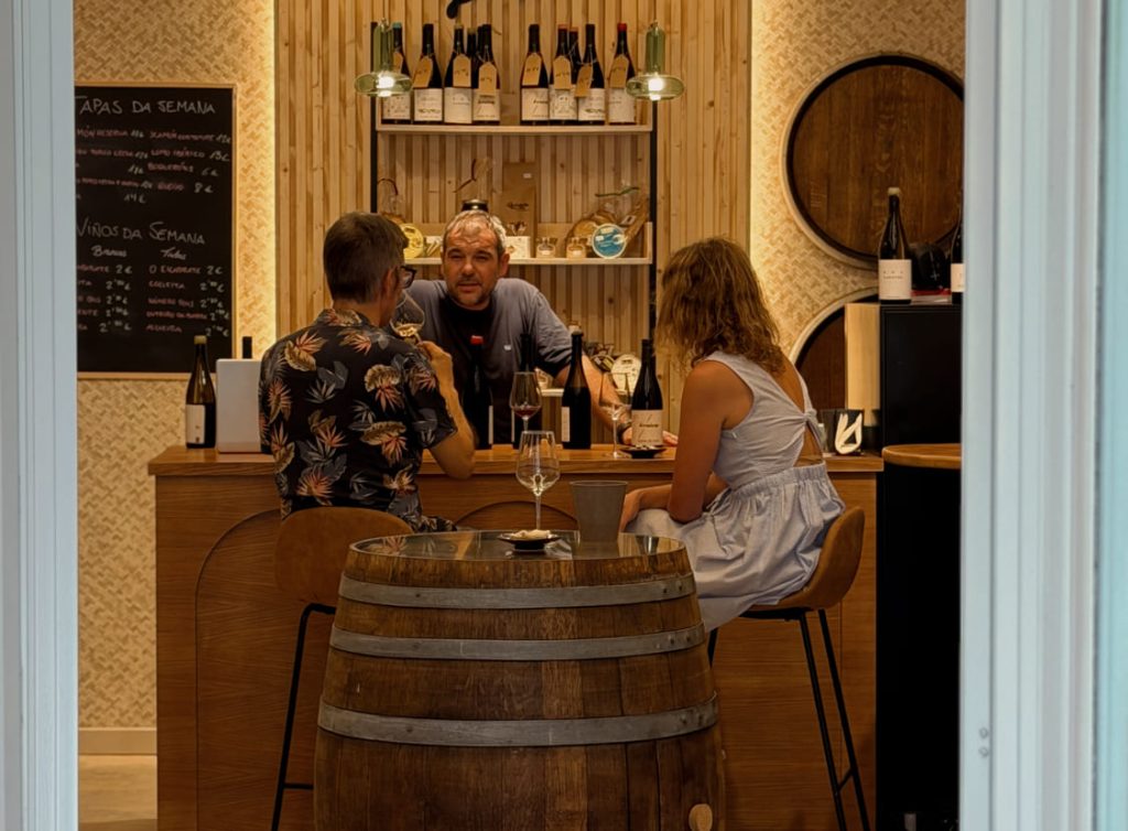 o escaparate- tienda-de-vinos-entrada